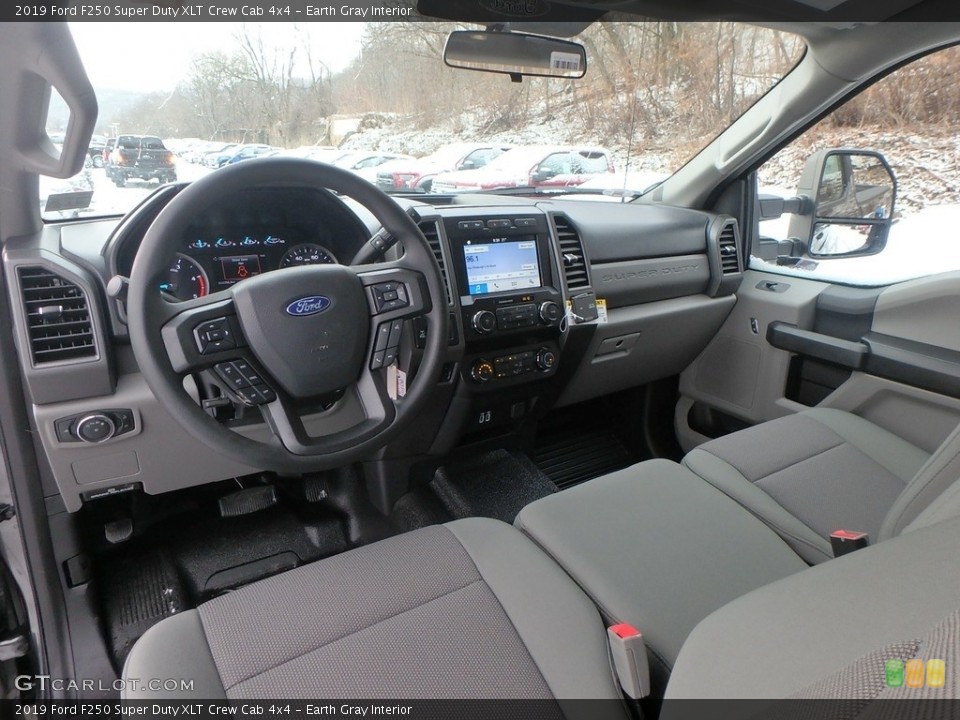 Earth Gray Interior Photo for the 2019 Ford F250 Super Duty XLT Crew Cab 4x4 #131612524