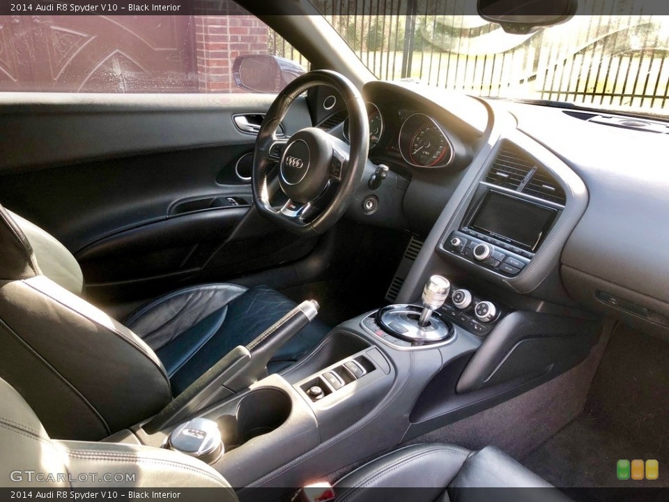 Black Interior Dashboard for the 2014 Audi R8 Spyder V10 #131626639
