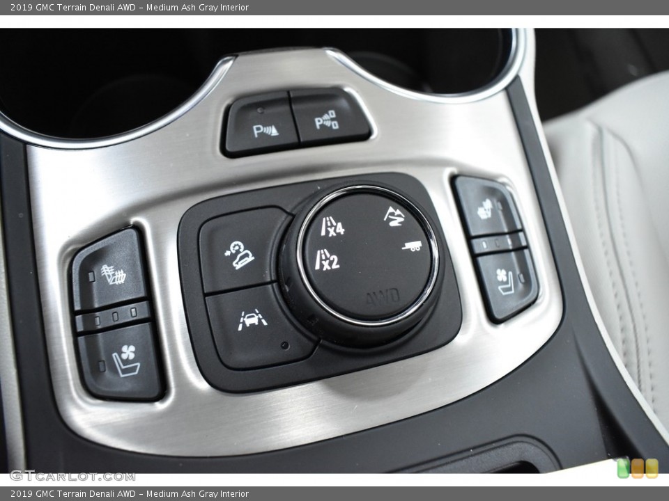 Medium Ash Gray Interior Controls for the 2019 GMC Terrain Denali AWD #131629840