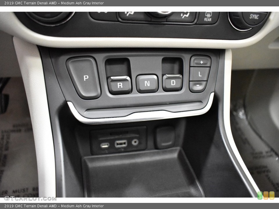 Medium Ash Gray Interior Controls for the 2019 GMC Terrain Denali AWD #131629858
