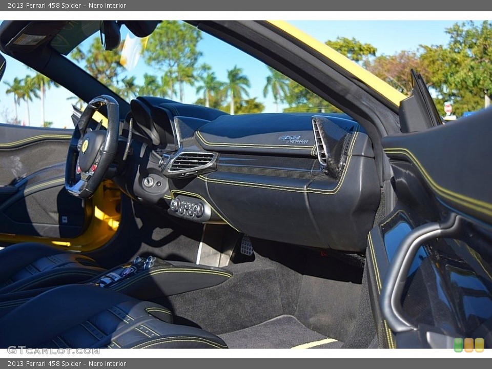 Nero Interior Dashboard for the 2013 Ferrari 458 Spider #131694439