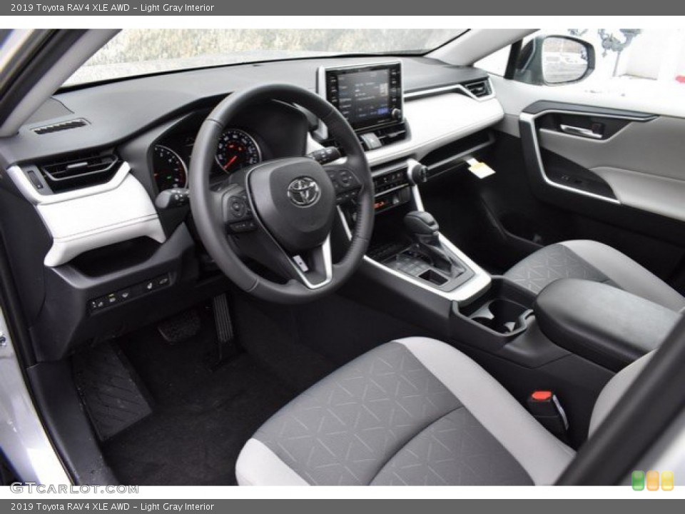 Light Gray Interior Photo for the 2019 Toyota RAV4 XLE AWD #131700562