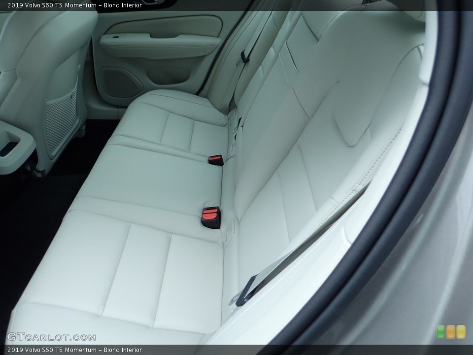 Blond Interior Rear Seat for the 2019 Volvo S60 T5 Momentum #131772731