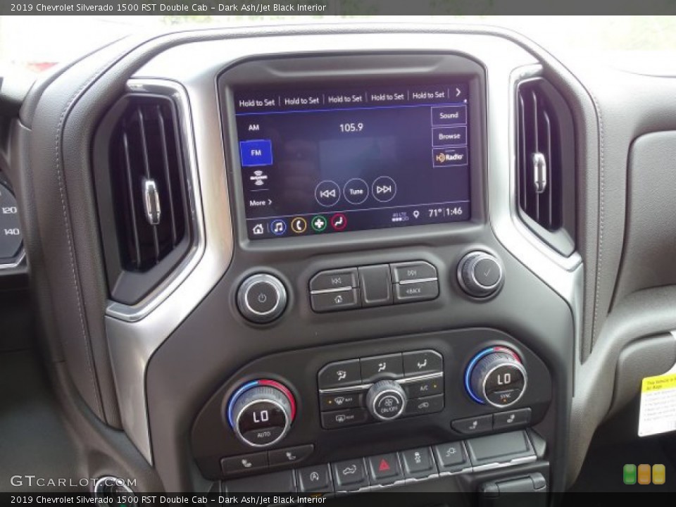 Dark Ash/Jet Black Interior Controls for the 2019 Chevrolet Silverado 1500 RST Double Cab #131896634