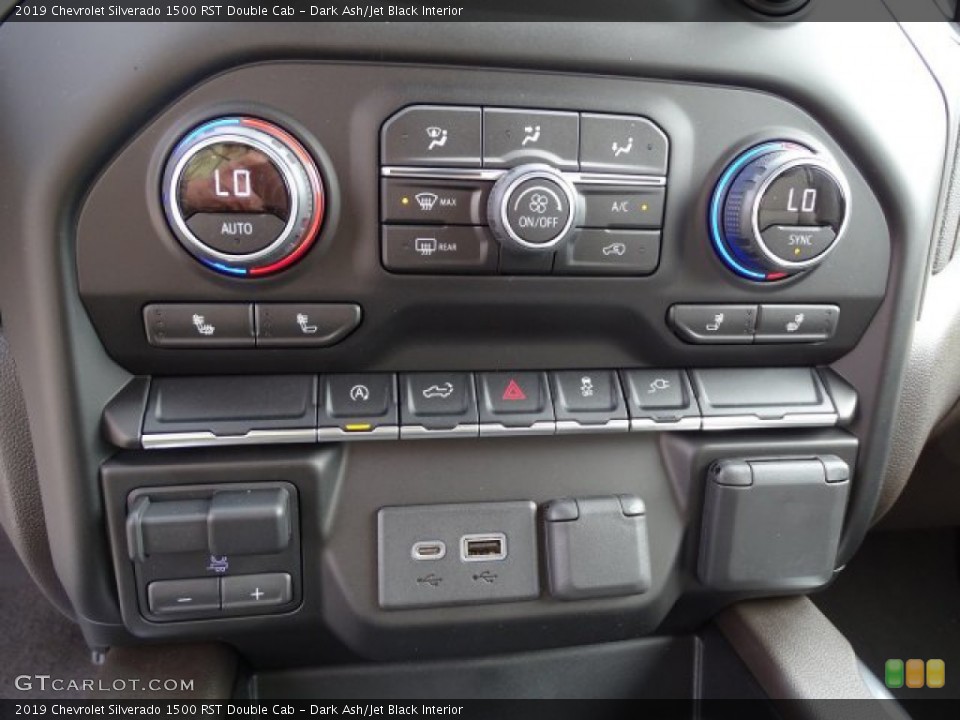 Dark Ash/Jet Black Interior Controls for the 2019 Chevrolet Silverado 1500 RST Double Cab #131896643