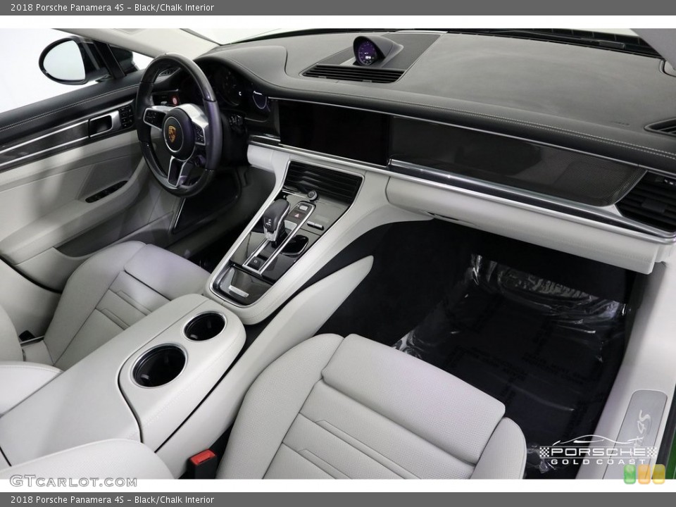 Black/Chalk Interior Photo for the 2018 Porsche Panamera 4S #132010210