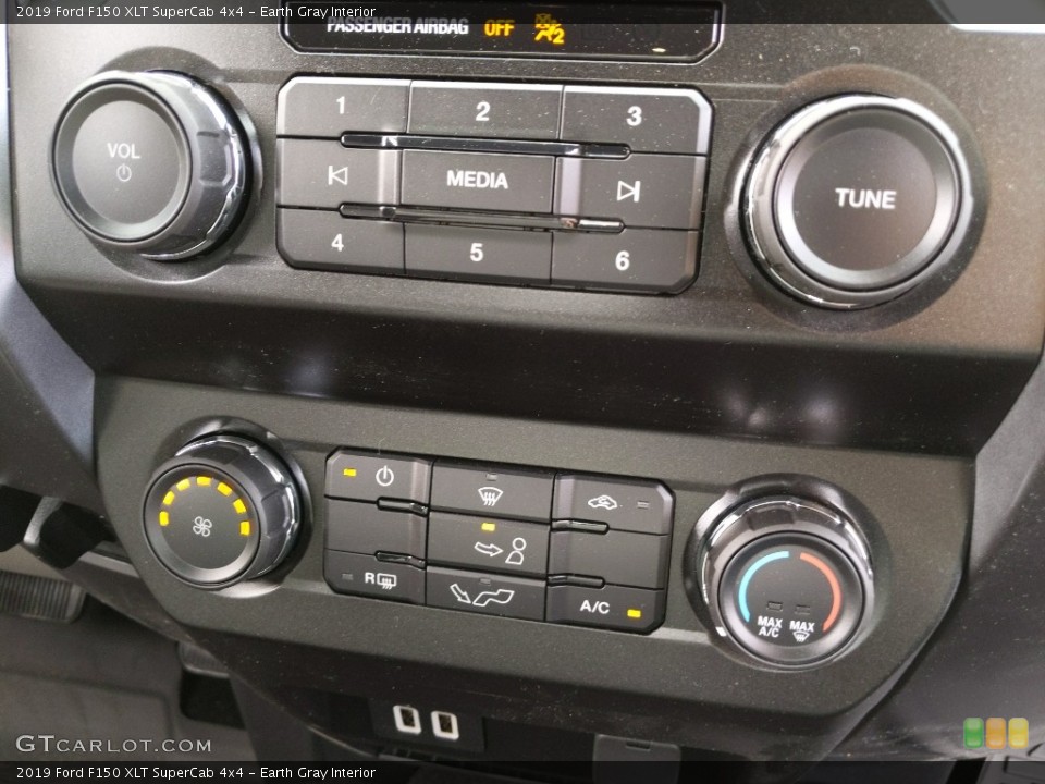 Earth Gray Interior Controls for the 2019 Ford F150 XLT SuperCab 4x4 #132028795