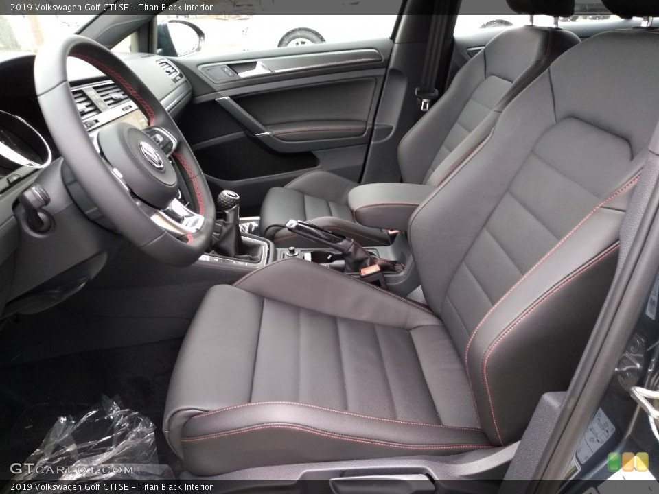 Titan Black Interior Photo for the 2019 Volkswagen Golf GTI SE #132076212