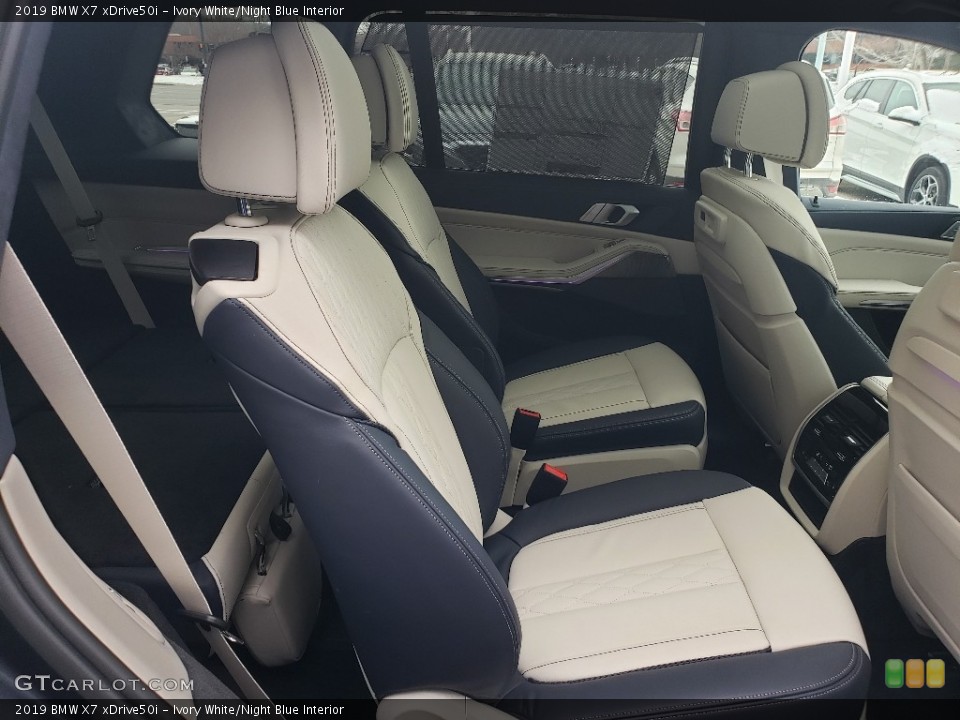 Ivory White/Night Blue Interior Photo for the 2019 BMW X7 xDrive50i #132121059