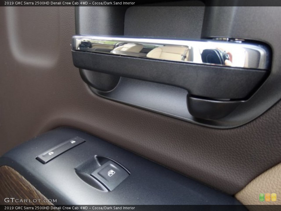 Cocoa/Dark Sand Interior Controls for the 2019 GMC Sierra 2500HD Denali Crew Cab 4WD #132125011