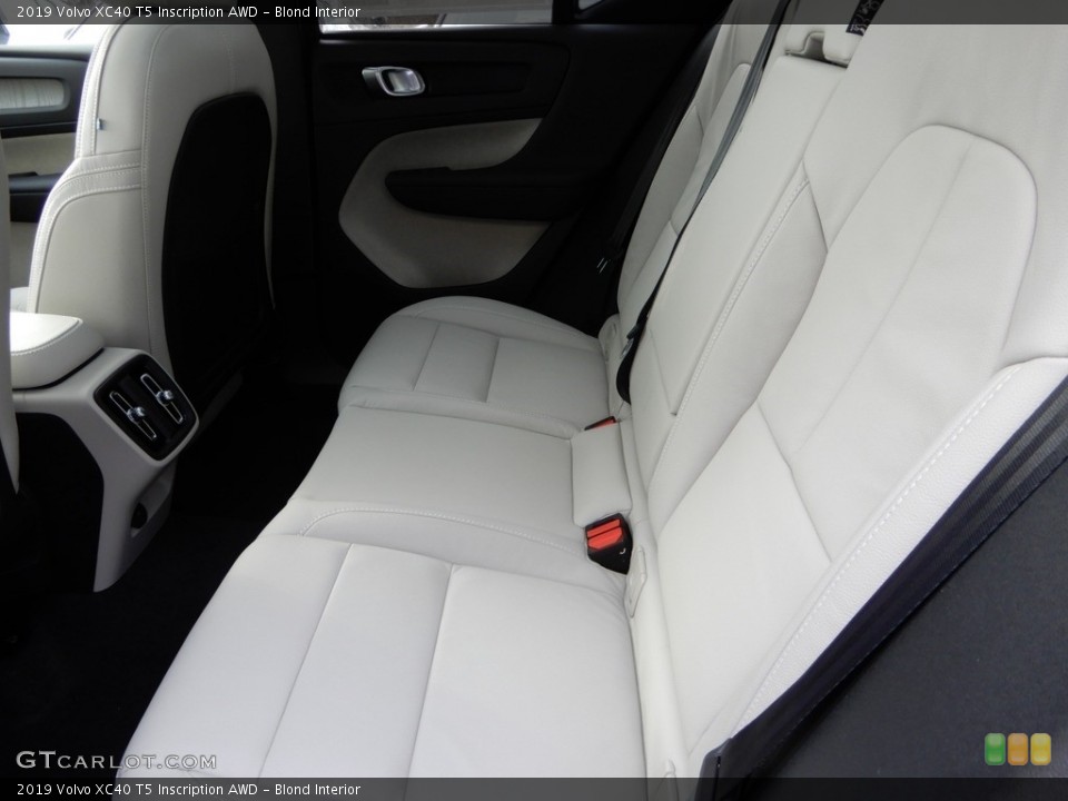 Blond Interior Rear Seat for the 2019 Volvo XC40 T5 Inscription AWD #132246341