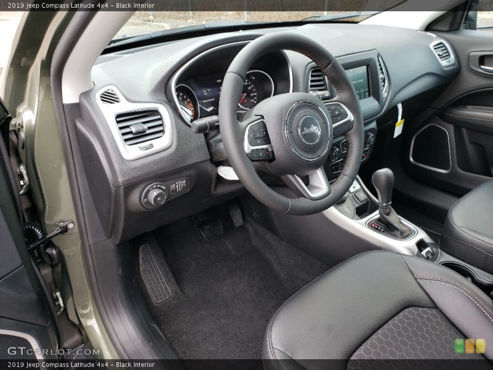 Black Interior Photo for the 2019 Jeep Compass Latitude 4x4 #132259916