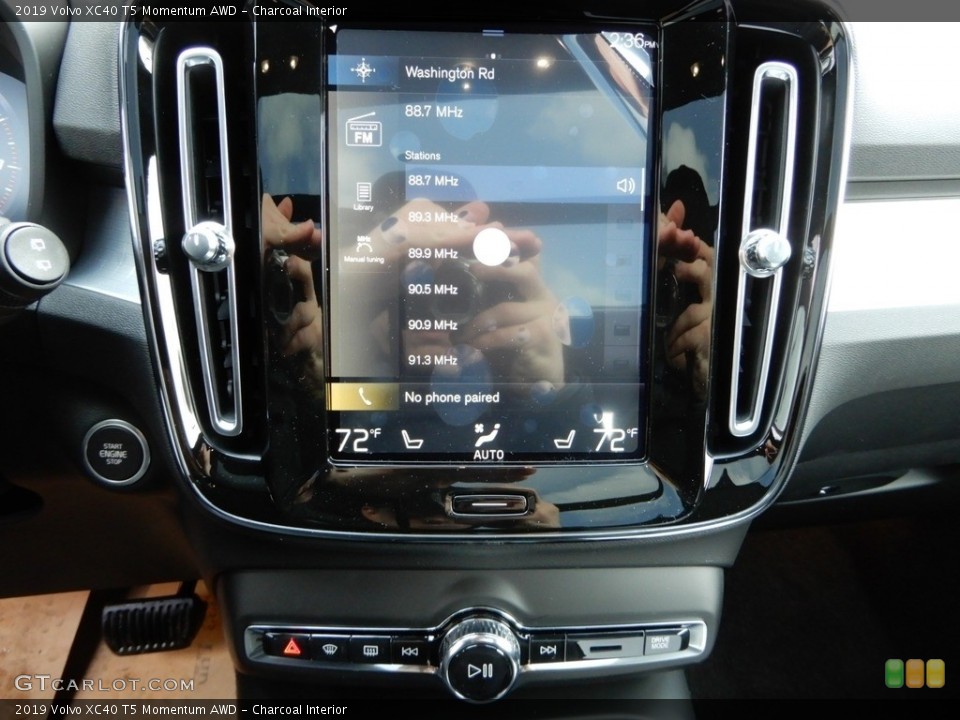 Charcoal Interior Controls for the 2019 Volvo XC40 T5 Momentum AWD #132260444