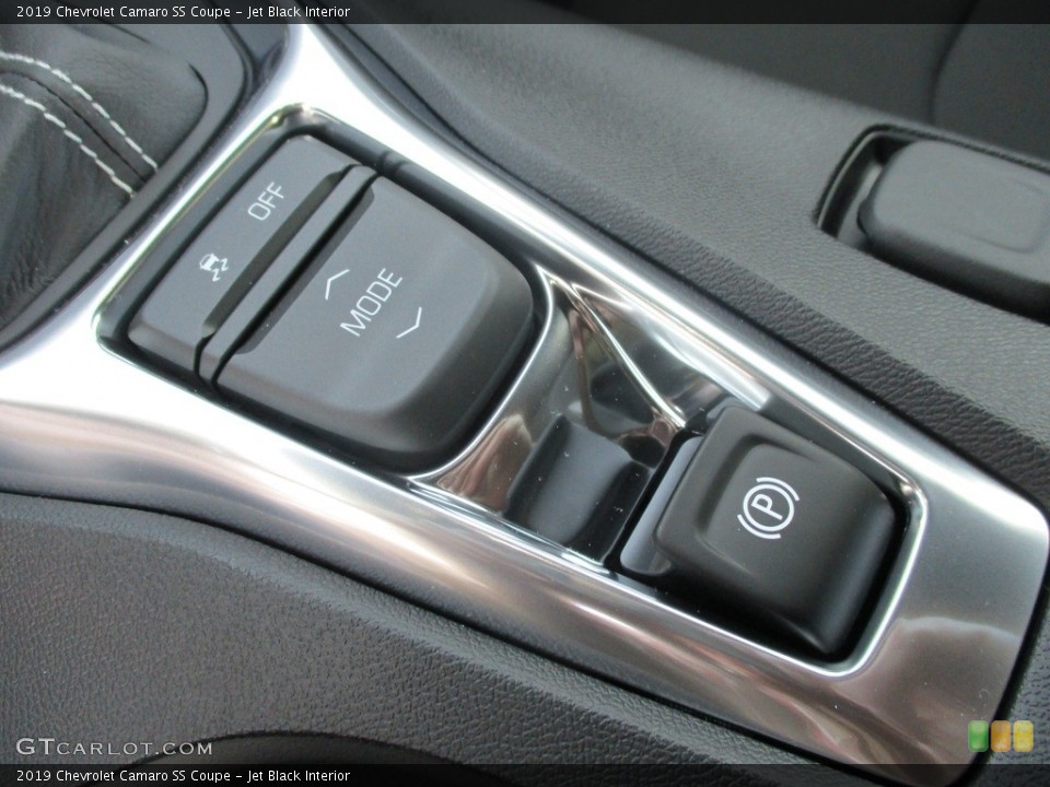 Jet Black Interior Controls for the 2019 Chevrolet Camaro SS Coupe #132266843
