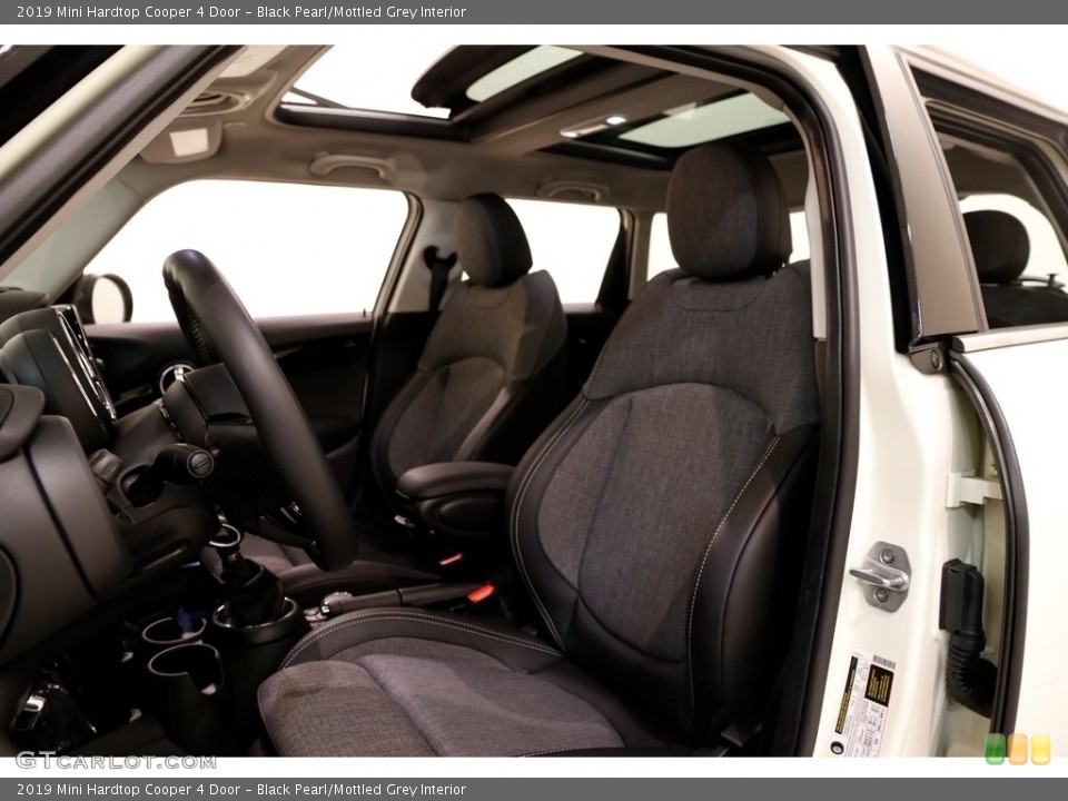 Black Pearl/Mottled Grey Interior Photo for the 2019 Mini Hardtop Cooper 4 Door #132327023