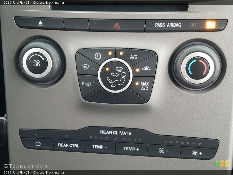 Charcoal Black Interior Controls for the 2019 Ford Flex SE #132339756