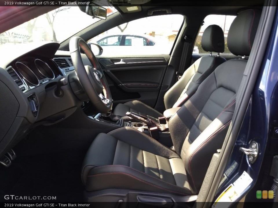 Titan Black Interior Photo for the 2019 Volkswagen Golf GTI SE #132422244