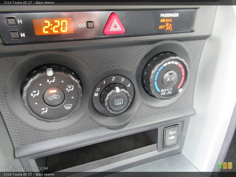 Black Interior Controls for the 2019 Toyota 86 GT #132472345