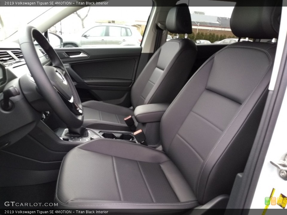 Titan Black Interior Photo for the 2019 Volkswagen Tiguan SE 4MOTION #132588850