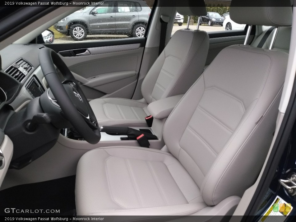 Moonrock Interior Photo for the 2019 Volkswagen Passat Wolfsburg #132589072