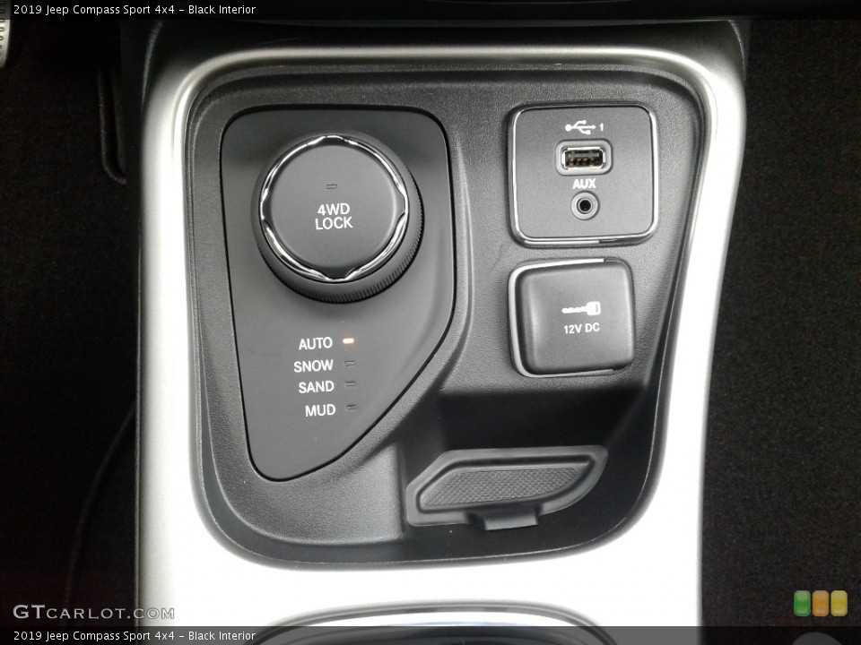 Black Interior Controls for the 2019 Jeep Compass Sport 4x4 #132711568