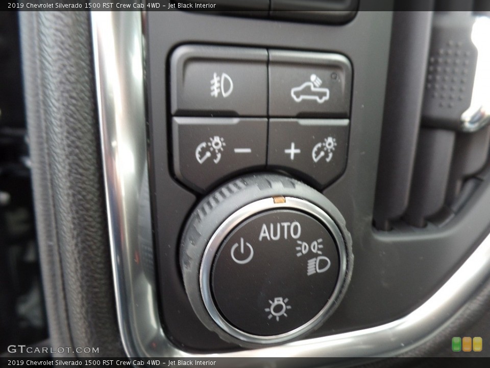Jet Black Interior Controls for the 2019 Chevrolet Silverado 1500 RST Crew Cab 4WD #132714577