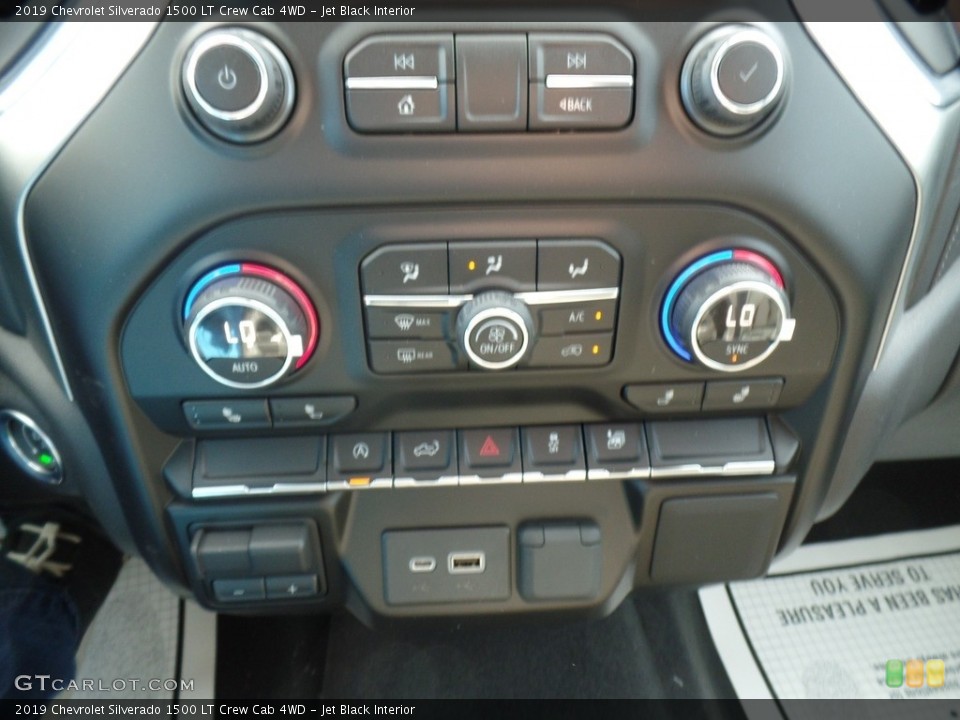 Jet Black Interior Controls for the 2019 Chevrolet Silverado 1500 LT Crew Cab 4WD #132720250