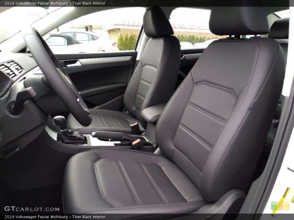 Titan Black Interior Photo for the 2019 Volkswagen Passat Wolfsburg #132796445