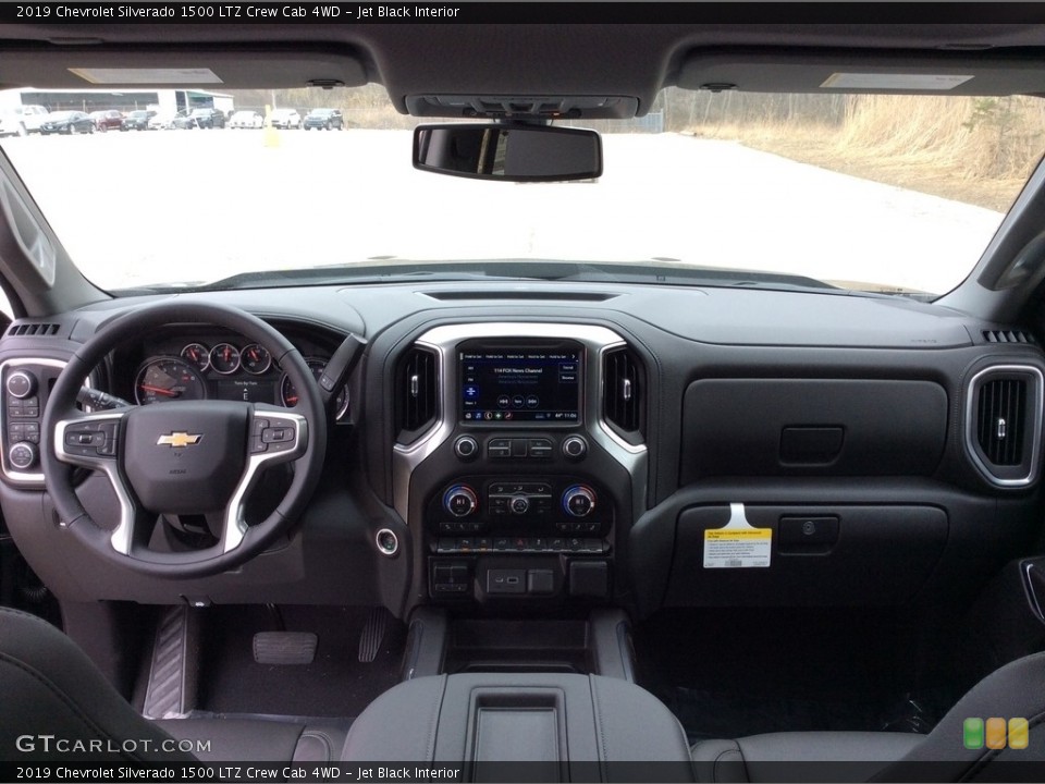 Jet Black Interior Dashboard for the 2019 Chevrolet Silverado 1500 LTZ Crew Cab 4WD #132822132