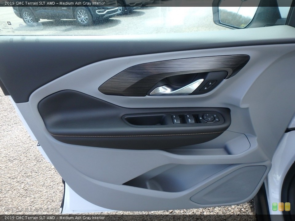 Medium Ash Gray Interior Door Panel for the 2019 GMC Terrain SLT AWD #132911052
