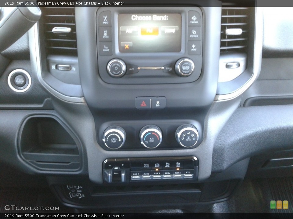 Black Interior Controls for the 2019 Ram 5500 Tradesman Crew Cab 4x4 Chassis #132911514