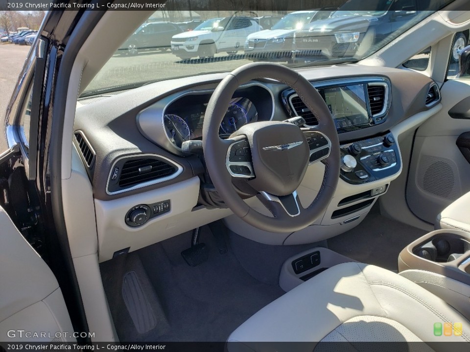 Cognac/Alloy 2019 Chrysler Pacifica Interiors