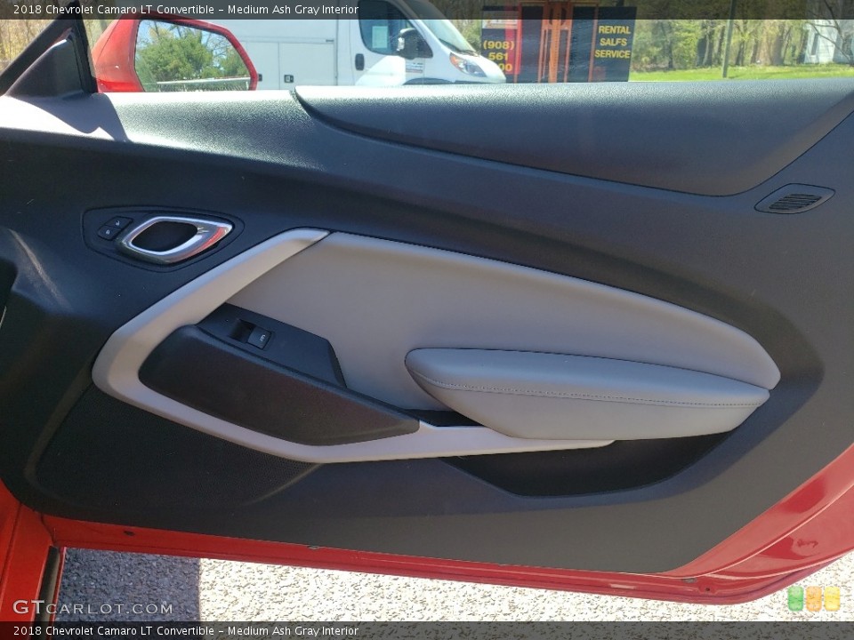 Medium Ash Gray Interior Door Panel for the 2018 Chevrolet Camaro LT Convertible #133057043