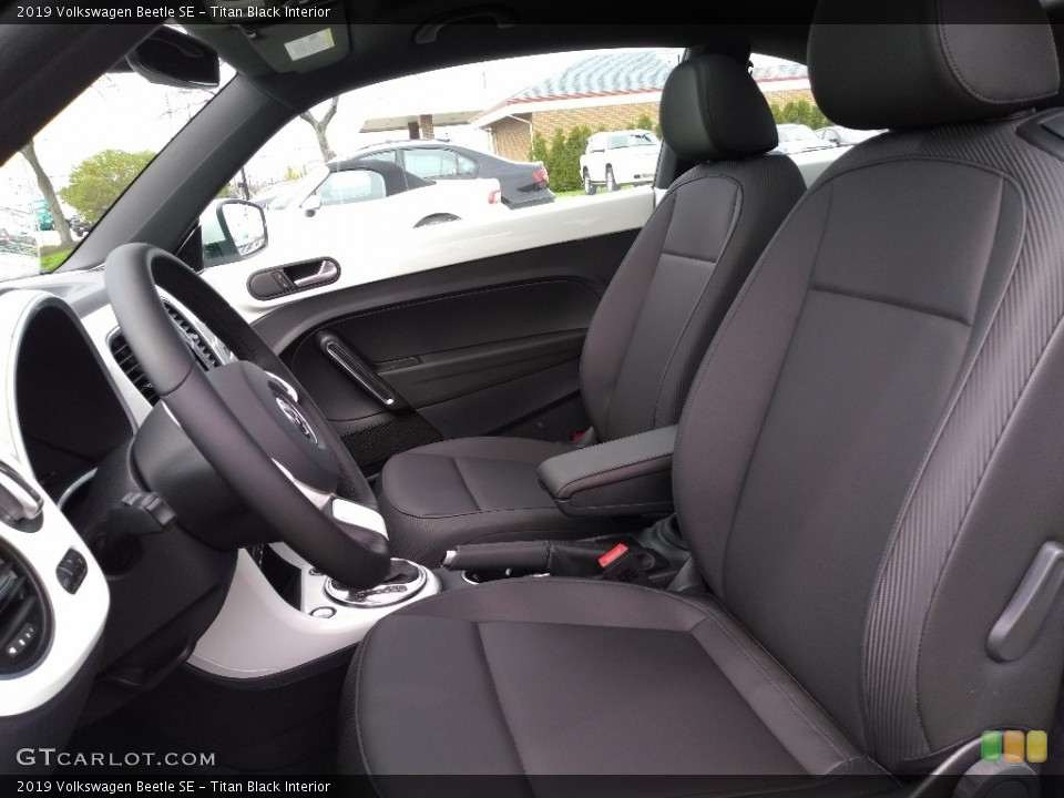 Titan Black Interior Photo for the 2019 Volkswagen Beetle SE #133078075