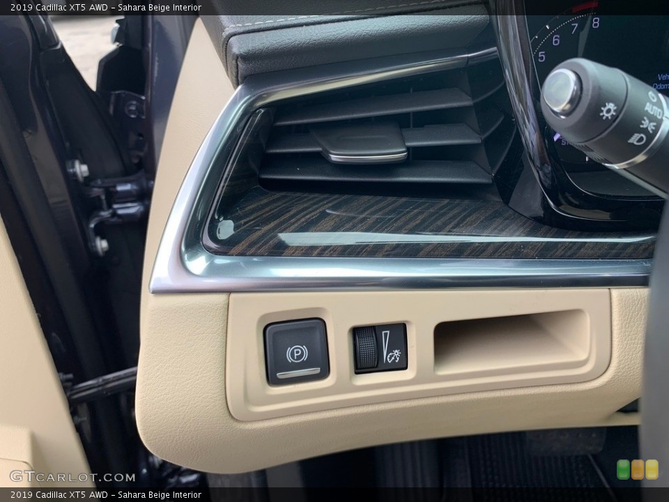 Sahara Beige Interior Controls for the 2019 Cadillac XT5 AWD #133098936