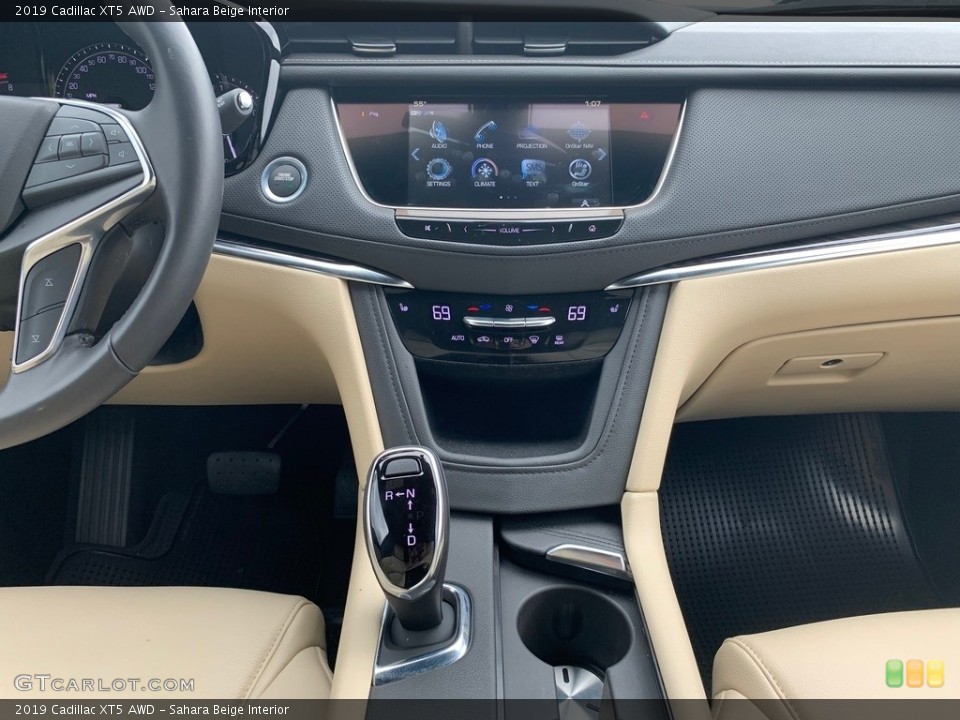 Sahara Beige Interior Controls for the 2019 Cadillac XT5 AWD #133099095
