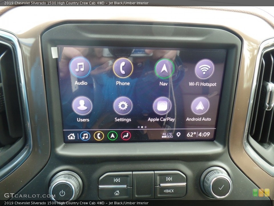 Jet Black/Umber Interior Controls for the 2019 Chevrolet Silverado 1500 High Country Crew Cab 4WD #133124696