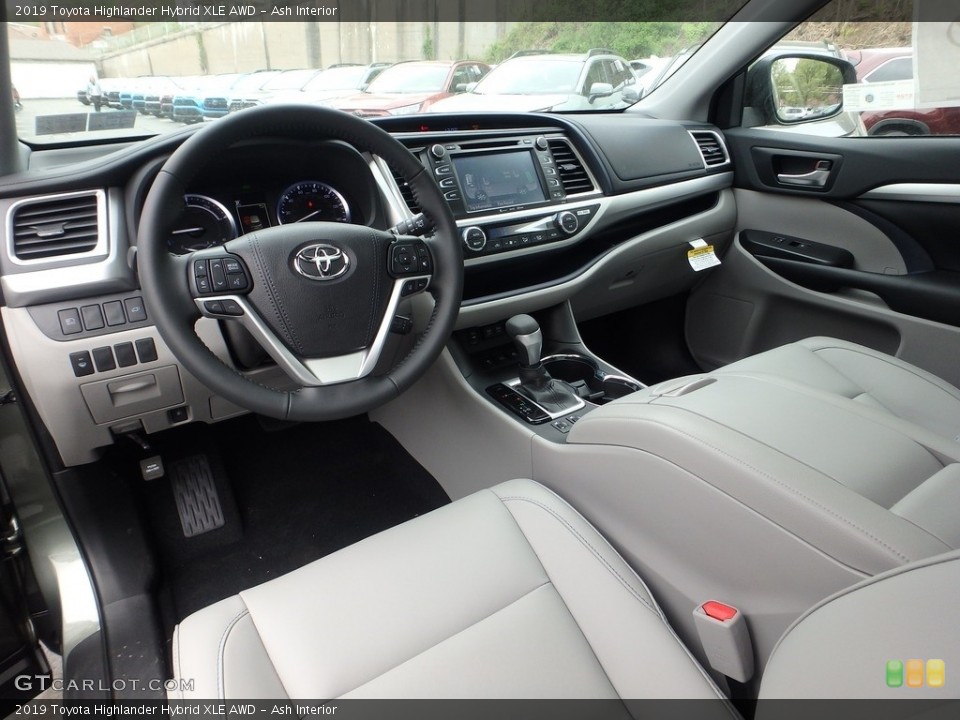 Ash Interior Photo for the 2019 Toyota Highlander Hybrid XLE AWD #133134173