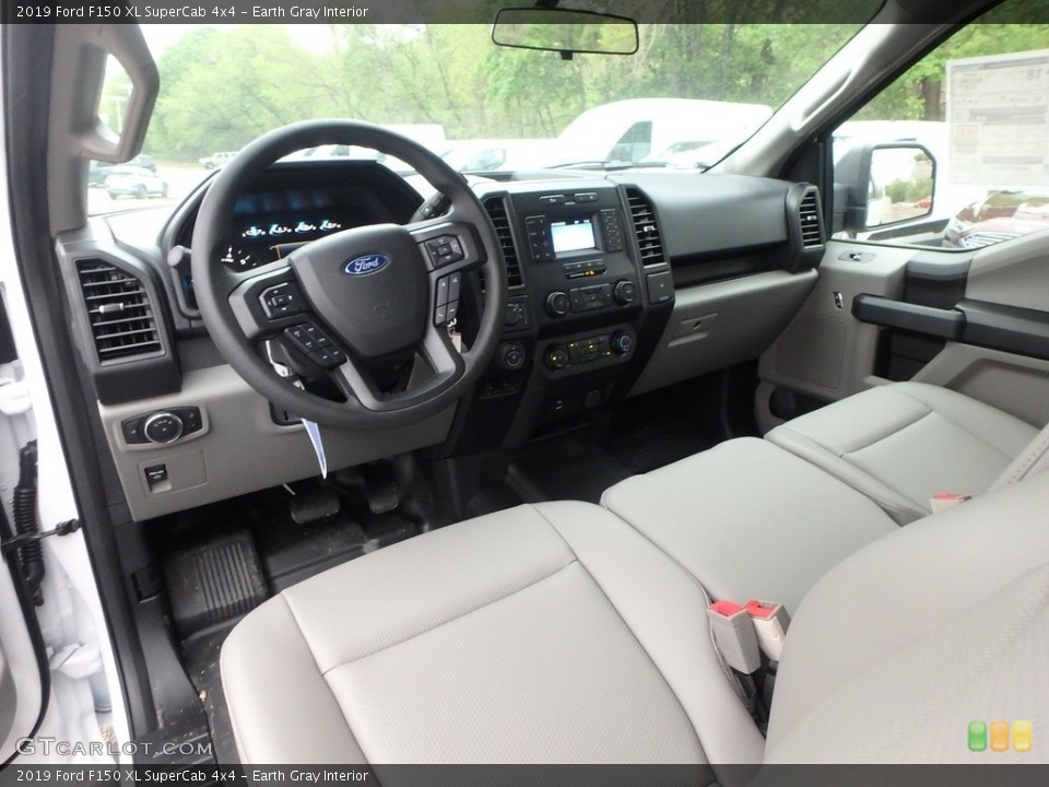 Earth Gray Interior Photo for the 2019 Ford F150 XL SuperCab 4x4 #133134644