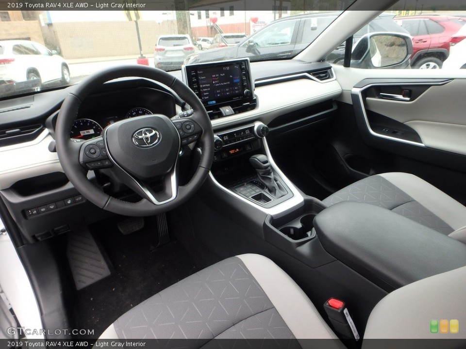 Light Gray Interior Photo for the 2019 Toyota RAV4 XLE AWD #133135172