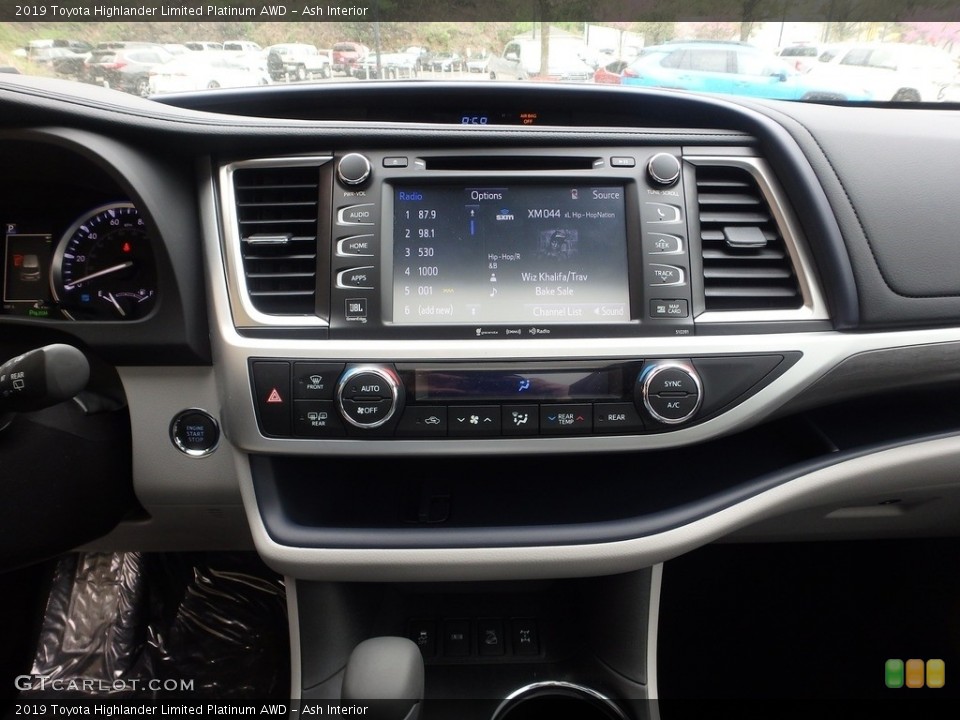 Ash Interior Controls for the 2019 Toyota Highlander Limited Platinum AWD #133135784