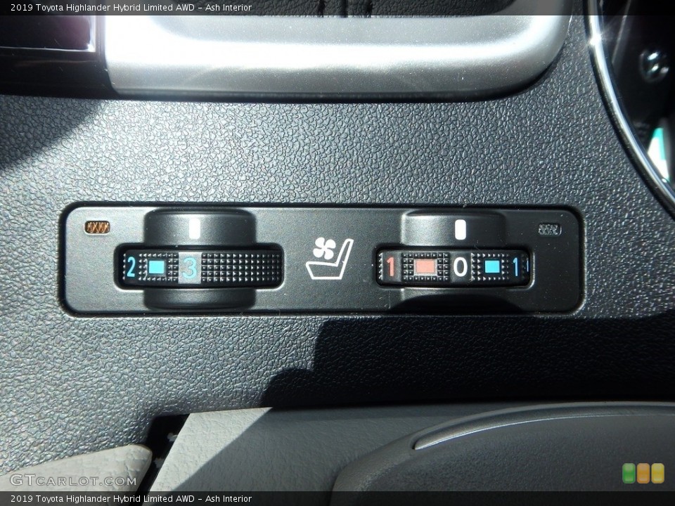 Ash Interior Controls for the 2019 Toyota Highlander Hybrid Limited AWD #133136381