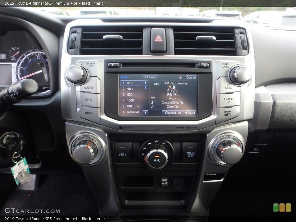 Black Interior Controls for the 2019 Toyota 4Runner SR5 Premium 4x4 #133136777