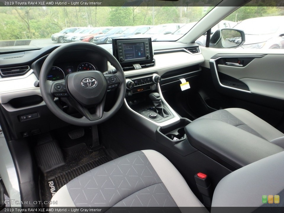 Light Gray Interior Photo for the 2019 Toyota RAV4 XLE AWD Hybrid #133137104