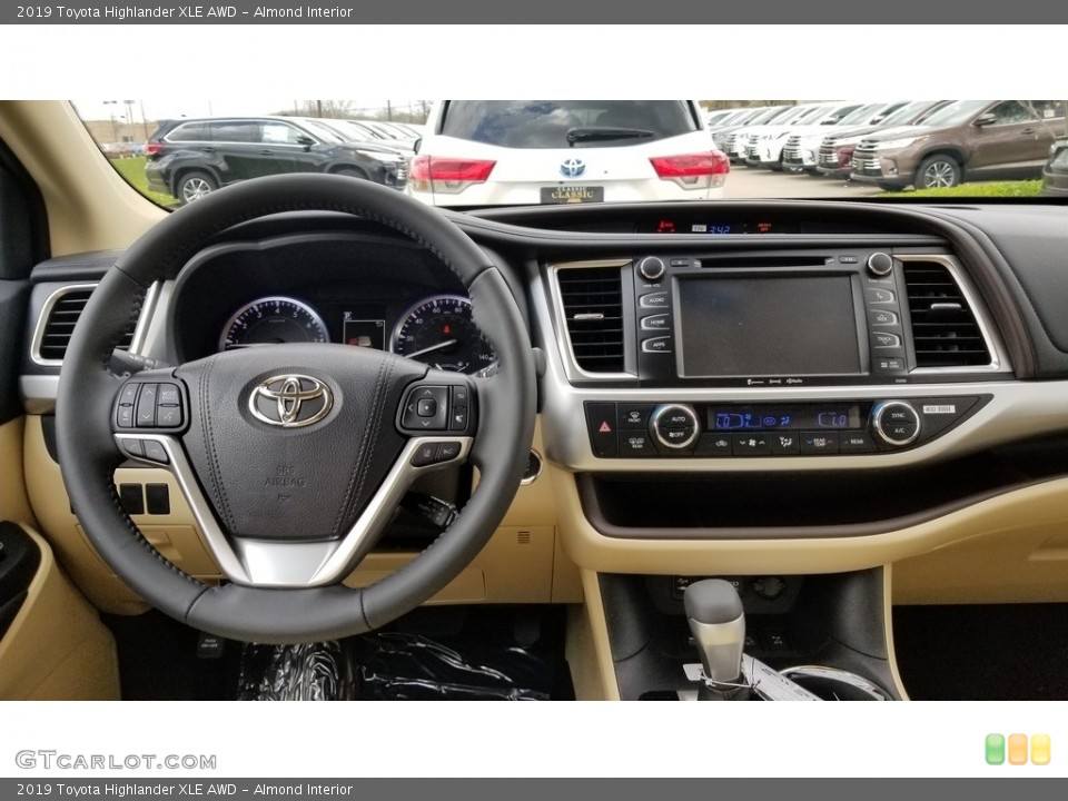 Almond Interior Dashboard for the 2019 Toyota Highlander XLE AWD #133147772