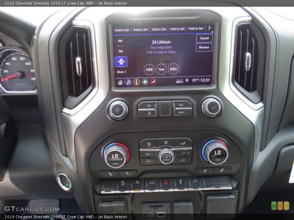 Jet Black Interior Controls for the 2019 Chevrolet Silverado 1500 LT Crew Cab 4WD #133201011