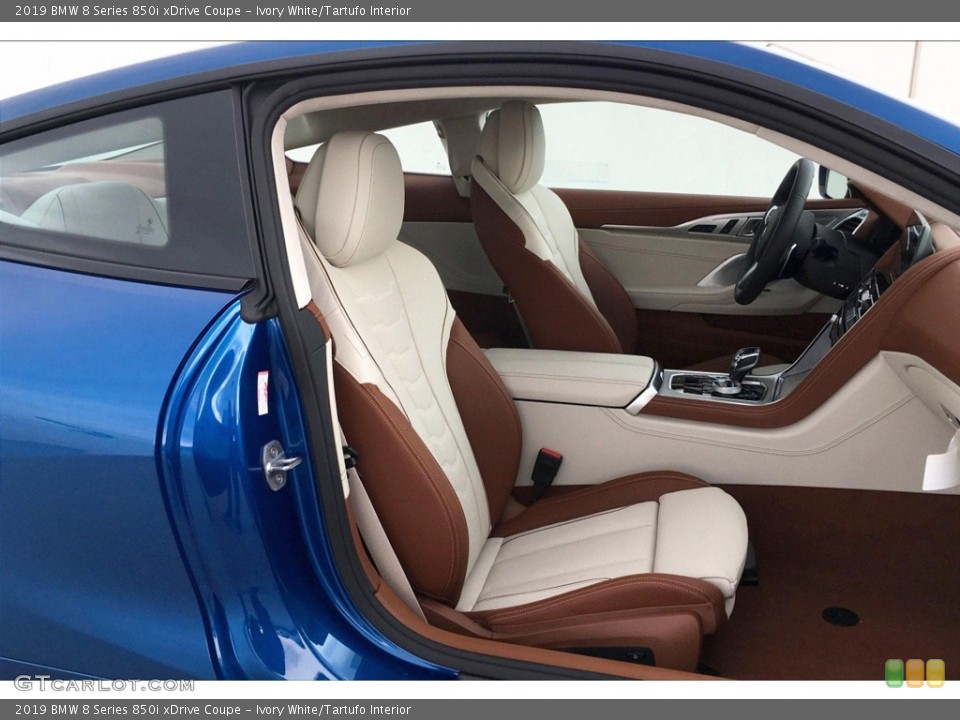 Ivory White/Tartufo Interior Photo for the 2019 BMW 8 Series 850i xDrive Coupe #133279939