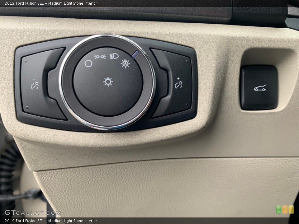 Medium Light Stone Interior Controls for the 2019 Ford Fusion SEL #133333751