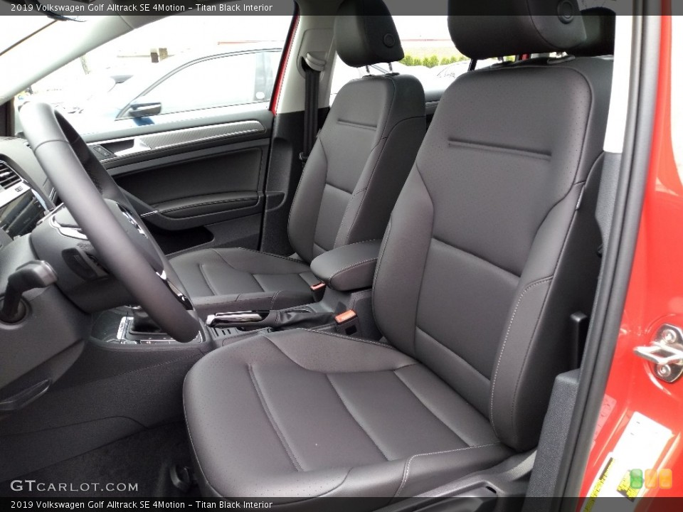 Titan Black Interior Photo for the 2019 Volkswagen Golf Alltrack SE 4Motion #133358696