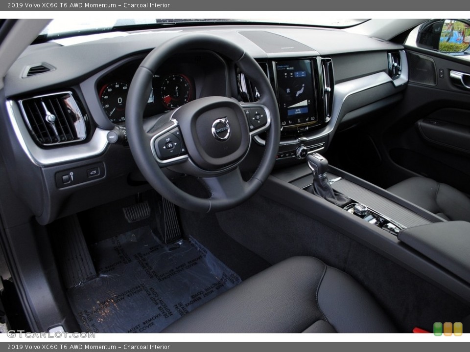 Charcoal Interior Photo for the 2019 Volvo XC60 T6 AWD Momentum #133369124